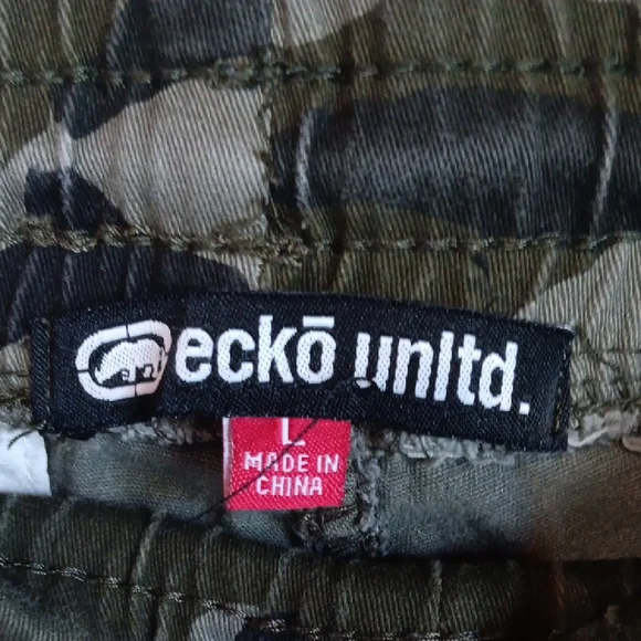 Ecko Unlimited Green Camo Cargo Pants - Picture 2 of 6